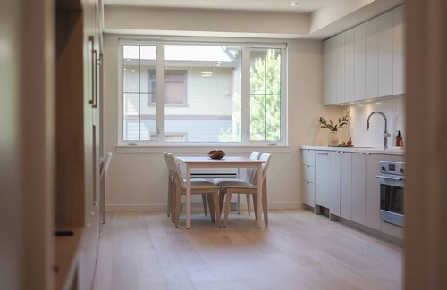 Rossland Apartment | Studio | Sleeps 2-4 | The Crescent Condos