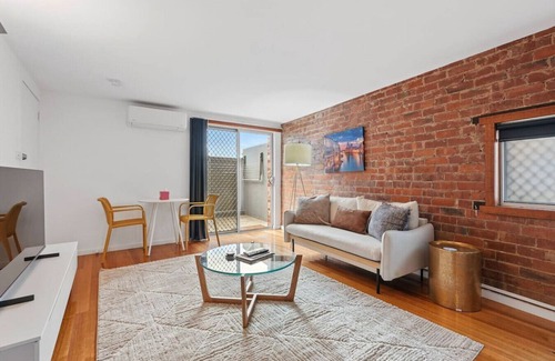 West Hobart Apartment | Studio Stay Walk to City & Food