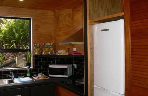 Epsom Apartment | Studio Suite - Central - Hillside - Views, Landscaped Gardens, Terrace, Parking.
