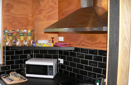 Epsom Apartment | Studio Suite - Central - Hillside - Views, Landscaped Gardens, Terrace, Parking.
