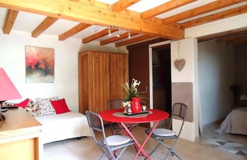 Pougnadoresse Apartment | STUDIO TERRASSE PISCINE UZES PONT DU GARD