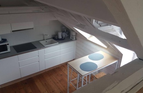 La Cite Apartment | Studio under the roof classified 2 *, sea view and Cité Corsaire, bright and cosy