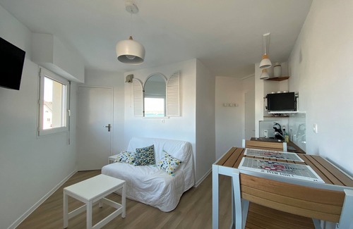 Saint-Mathieu Apartment | Studio Vue Mer! les Pieds Dans L'eau