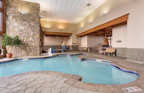Four O'Clock Apartment | Studio w/1Bath Grand Timber Lodge condo in Breckenridge, CO (sleeps 4)