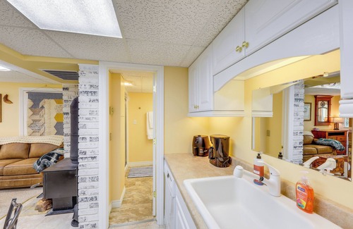 Libby Apartment | Studio w/Shared Hot Tub: 5 Mi to Logan State Park