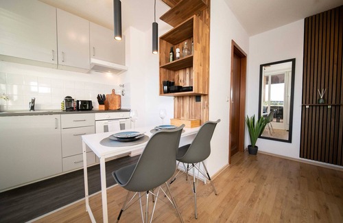 Furth-Sud Apartment | Studio WHITE | Central | Balcony | Fair | Kitchen