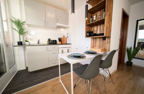 Furth-Sud Apartment | Studio WHITE | Central | Balcony | Fair | Kitchen