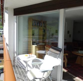 Leukerbad Apartment | Studio Willimann Haus Dala im 4 Stock
