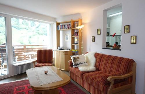 Leukerbad Apartment | Studio Willimann Haus Dala im 4 Stock