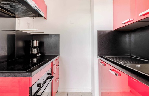 Bagnolet Apartment | Studio with balcony near Paris
