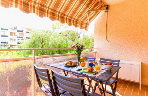 La Faviere Apartment | Studio with Large Terrace and Parking Near the Beach