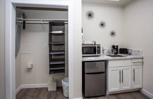 Bankers Hill Apartment | Studio with Large Balcony- San Diego Gateway