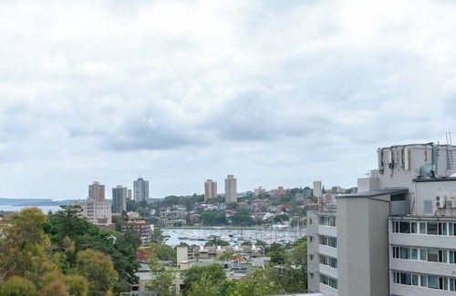 Kings Cross Apartment | Studio with Stunning Views & Free Parking