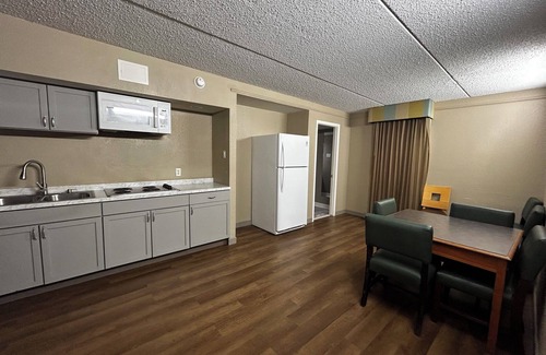 East Congress Apartment | Studio with two queen beds- non smoking