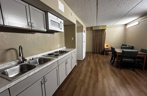East Congress Apartment | Studio with two queen beds- non smoking