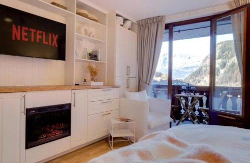 Les Houches Apartment | Studio with view, 100m to slopes and near Chamonix