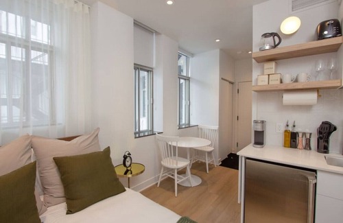 Plateau Mont Royal Apartment | Studio6/Plateau/St-Denis/Terraces/SelfCheck-In/AC