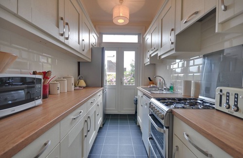 Westbourne Cottage | Studland Retreat - an apartment that sleeps 6 guests in 3 bedrooms