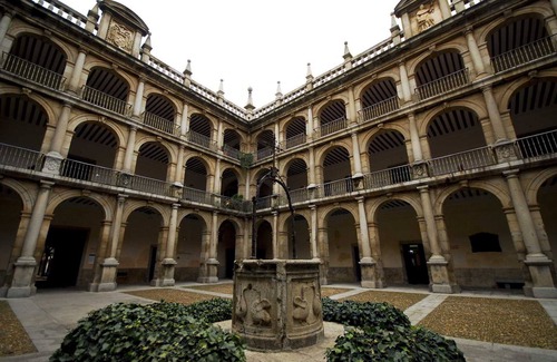 Alcala de Henares Apartment | Study of Don Quixote. B2 (1 double bed 1 puff bed)