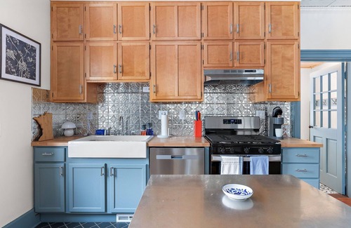 Carver House | Stuga House: A historic Carver cottage right on hiking and biking trails