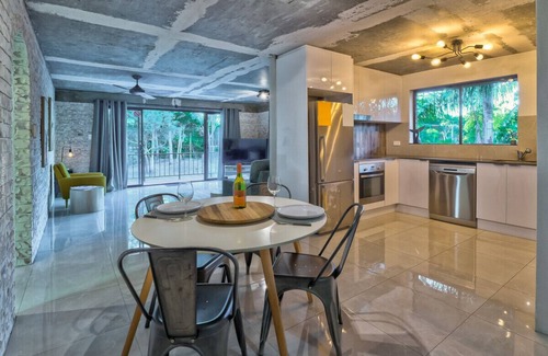 Torquay Apartment | Stunner 2 min walk to beach