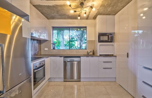 Torquay Apartment | Stunner 2 min walk to beach