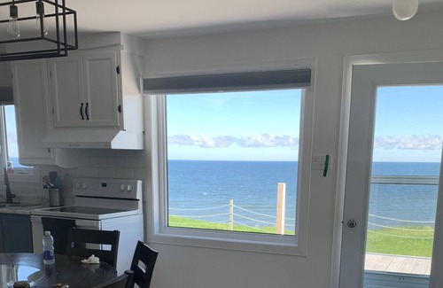 Le Rocher-Perce Regional County Municipality House | Stunning Oceanfront Cottage