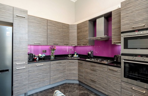 Old Town Apartment | Stunning view of Edinburgh Castle for a memorable stay in the City Centre