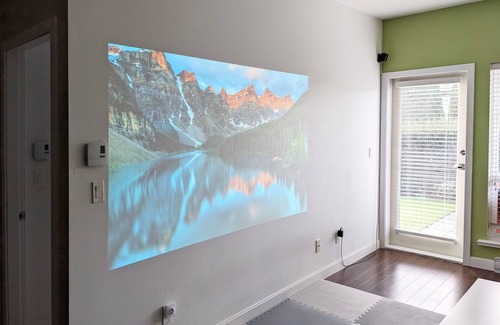 Burnaby Condo | Stunning 1-BD near Skytrain, park. Remote worker dream. Netflix/HDTV/projectorn