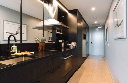 Kingston Apartment | Stunning 1-Bed Above Foreshore with Water Views