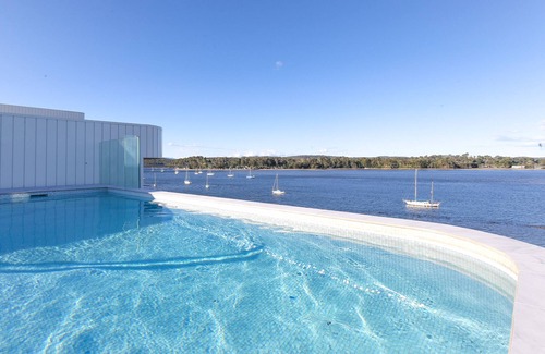 Batemans Bay Apartment | Stunning 1-Bed Bayside Apartment with Superb Views