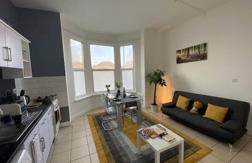 Adamsdown Apartment | Stunning 1 Bed spacious Apartment for EVENTS-Central Cardiff