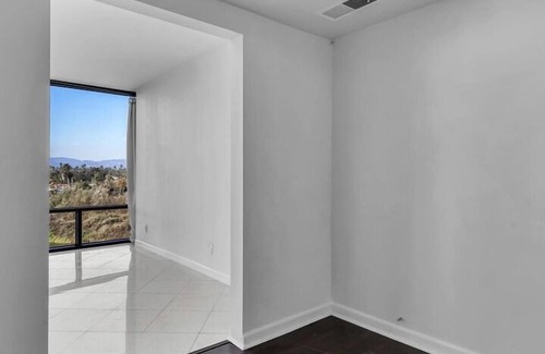 Marina del Rey Condo | STUNNING 1Bd+1BT CONDOMINIUM WITH GORGEOUS LAKE VIEW RESORT-STYLE ALL INCLUSIVE!