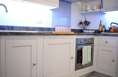 Camden Town Apartment | Stunning 1BD Basement Flat with Garden, Camden