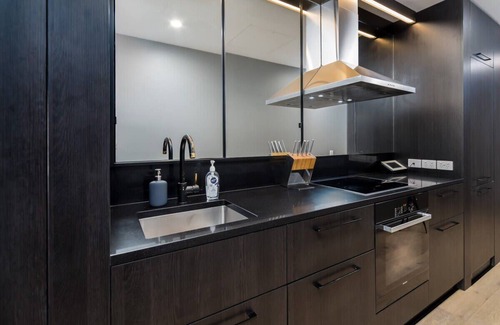 Kingston Apartment | Stunning 1BR Apartment with Water Views