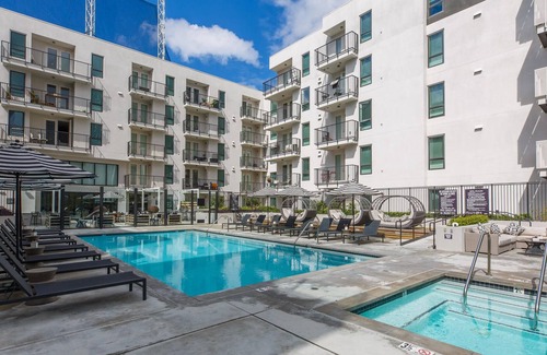 Wilshire Apartment | Stunning 1BR Near Staples Center w/ Many Amenities