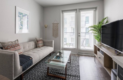 Wilshire Apartment | Stunning 1BR Near Staples Center w/ Many Amenities