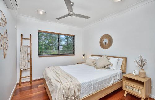 Trinity Beach Apartment | Stunning 2-3 Bed Penthouse Glorious Ocean Views