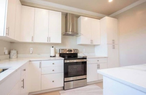 Washington House | Stunning 2 BDRM House near Navy Yard & Airportn