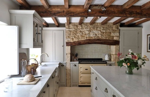Upper Oddington House | Stunning 2 bed 2 ensuite cottage - excellent local pub