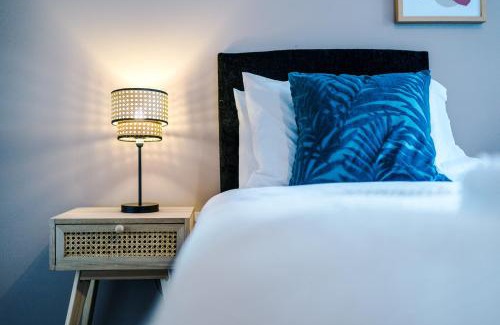 Formby Apartment | Stunning 2 Bed Apt By Greenstay Serviced Accommodation - Perfect For SHORT & LONG STAYS - Couples, Families, Business Travellers & Contractors All Welcome - 7