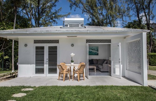 Gibbes House | Stunning 2 Bed Bungalow with Private Pool in Barbados