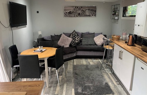 Denbigh Cabin | Stunning 2-Bed Cabin in Nantglyn Denbigh