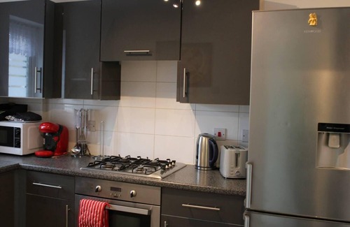 Chadwell Apartment | Stunning 2-Bed Ground floor Apartment in Romford