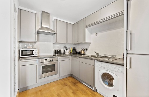 Cardiff City Centre Apartment | Stunning 2-Bed in Cardiff - Sleeps 6