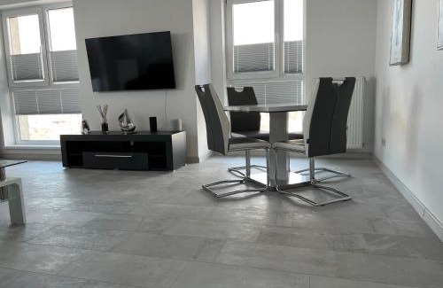 Militari Apartment | Stunning 2-Room Penthouse with Lakeview W11