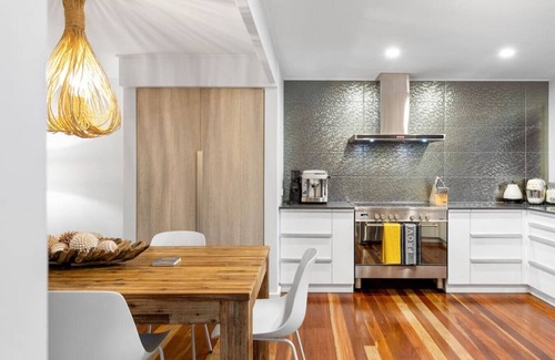 Maroochydore House | Stunning 2bed/2bth-CottonTrees 3BLK Beach/Dogs OK