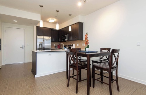 Marina del Rey Apartment | Stunning 2BR Penthouse w Gym, Pool, Patio & View/Venice/MDR