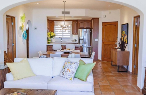 Zona Hotelera Condo | Stunning 3-bedroom, 3 bathroom ocean view condo in delightful San José del Cabo