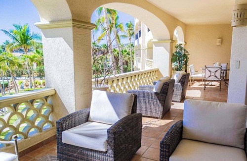 Zona Hotelera Condo | Stunning 3-bedroom, 3 bathroom ocean view condo in delightful San José del Cabo